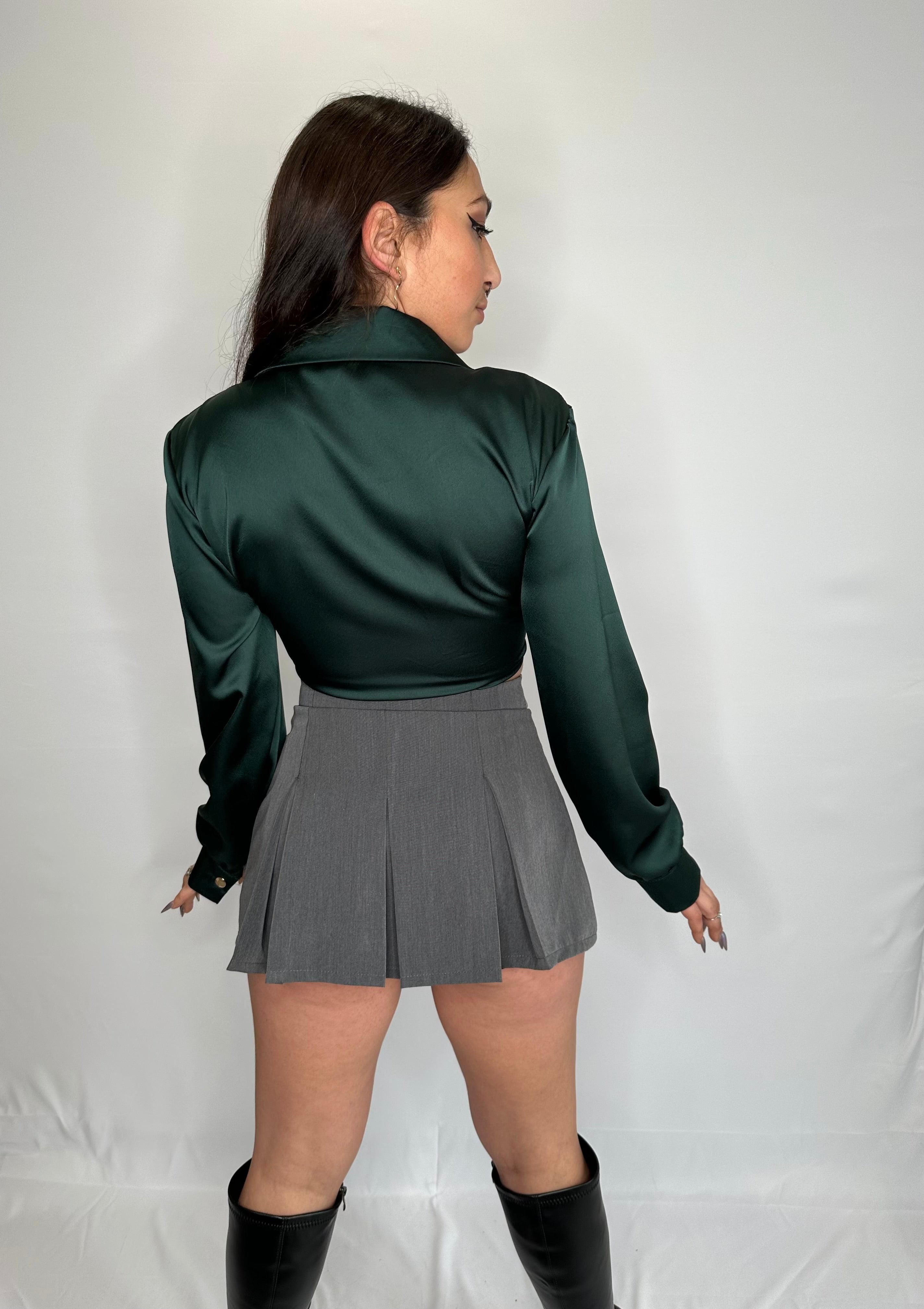 Blusa corta raso nudo verde