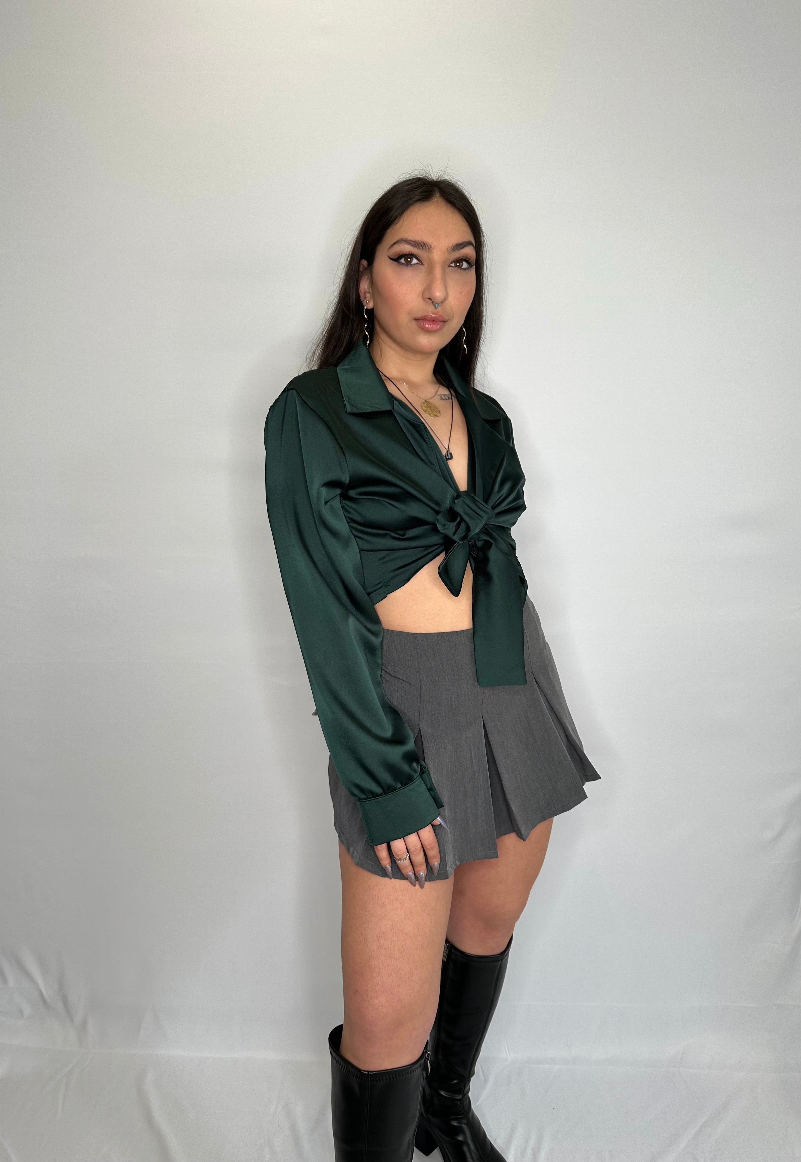 Blusa corta raso nudo verde